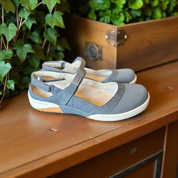 Dansko Raeann Sporty Mary Jane Shoe Sandal. - Picture 8 of 14